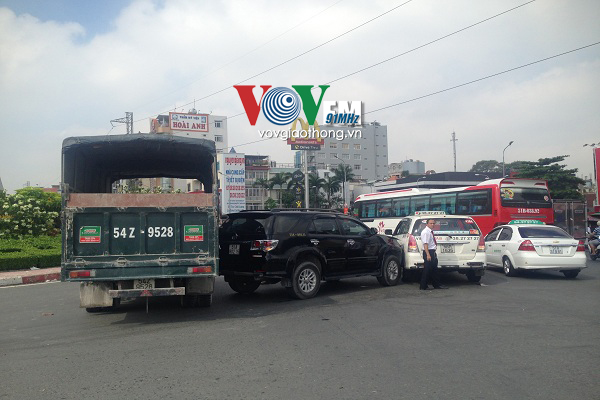 Va chạm liên hoàn giữa trung tâm Sài Gòn